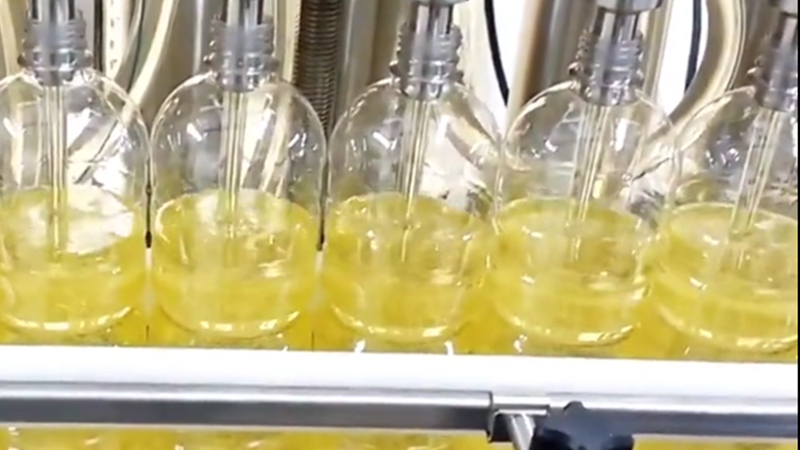 全自动油类灌装生产线:提升生产效率与产品质量的利器 全自动油类灌装生产线:提升生产效率与产品质量的利器