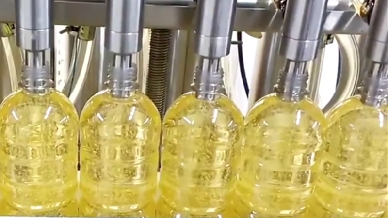全自动油类灌装生产线:提升生产效率与产品质量的利器 全自动油类灌装生产线:提升生产效率与产品质量的利器